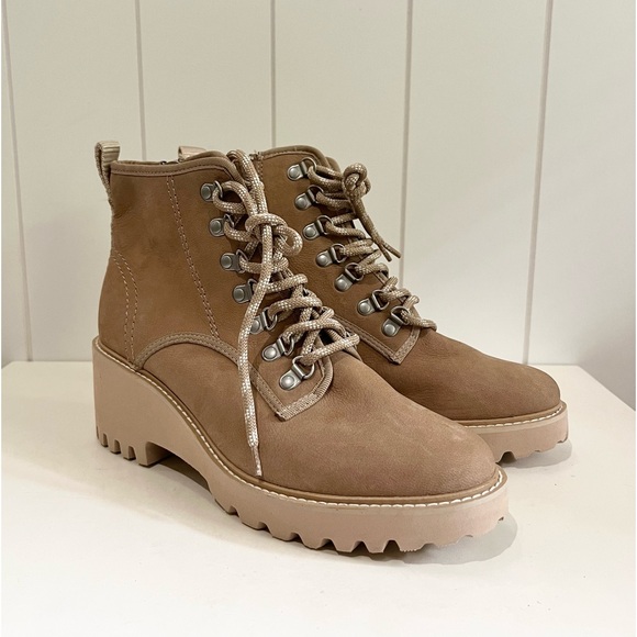 Dolce Vita NWOT  lace up  chunky heel Ankle Boots size 8.5 Tan - Picture 3 of 10